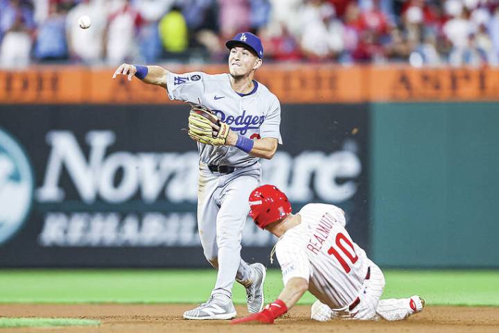 Teoscar Hernandez’s 3-run blast powers Dodgers past Phillies in NLDS Game 1