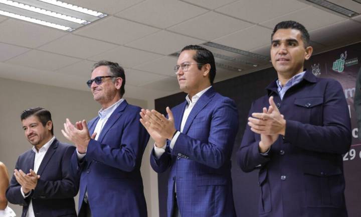 Corregidora y Santander otorgan becas para salud financiera de universitarios