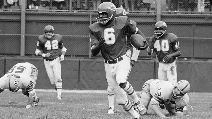 Warren McVea, first Black player to get a football scholarship at a major Texas school, dies