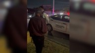 Tránsitos de Guadalupe ayudan a adulto mayor desorientado a regresar a casa