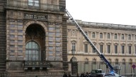En solo siete minutos y con ayuda de un montacargas: así ha sido el atraco al Louvre que se salda con el robo de joyas "de un valor incalculable"