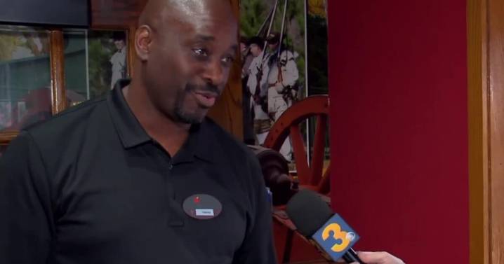 Applebee's server named Everyday Hero after saving choking customer's life with quick thinking