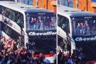 VIDEO. ¿Se repite la historia? La llegada del plantel de Lanús que hizo recordar a los hinchas de la U el “cotillón” de 2011