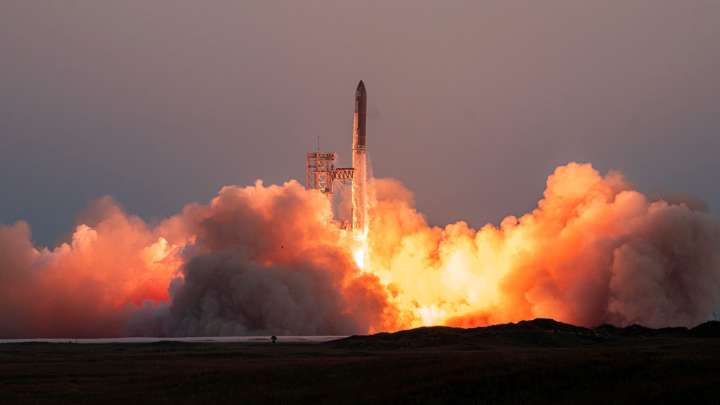 SpaceX entra en guerra con los vuelos comerciales: hasta 12.000 vueltos al año podrían retrasarse por sus lanzamientos