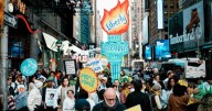 Miles de personas protestan contra Trump en Estados Unidos bajo el lema “No a los reyes”