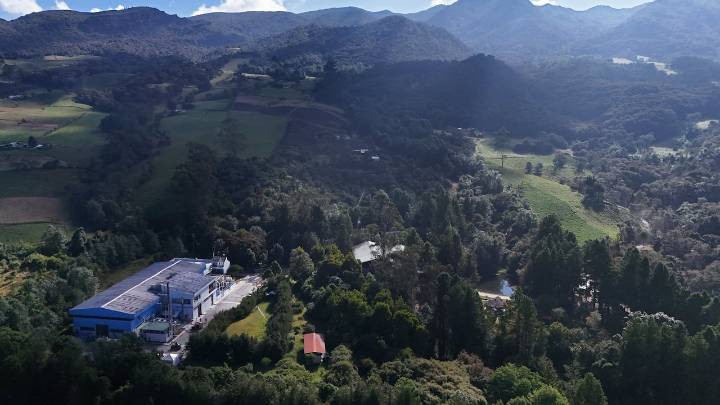 ¿Qué hay detrás del jalón de orejas a la CAR Cundinamarca por la concesión de aguas a Coca Cola?
