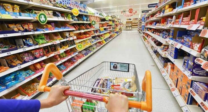 Consumo en Perú 2025: hogares gastan más por compra, pero salen menos ante inseguridad ciudadana