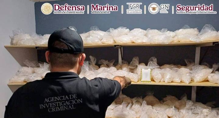 Aseguran 385 kilos y 170 litros de metanfetamina en cateo en Culiacán, Sinaloa