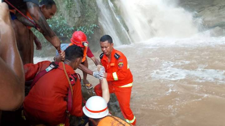 Tragedia en una cascada: cuatro personas murieron tras ser arrastradas por la corriente