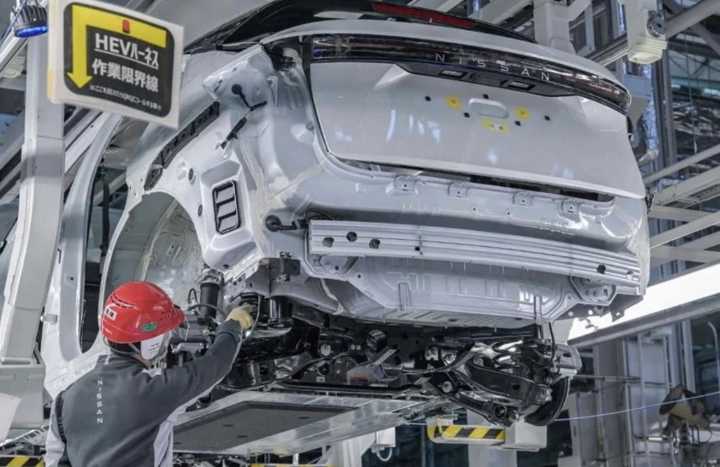 Golpean aranceles empleo automotriz