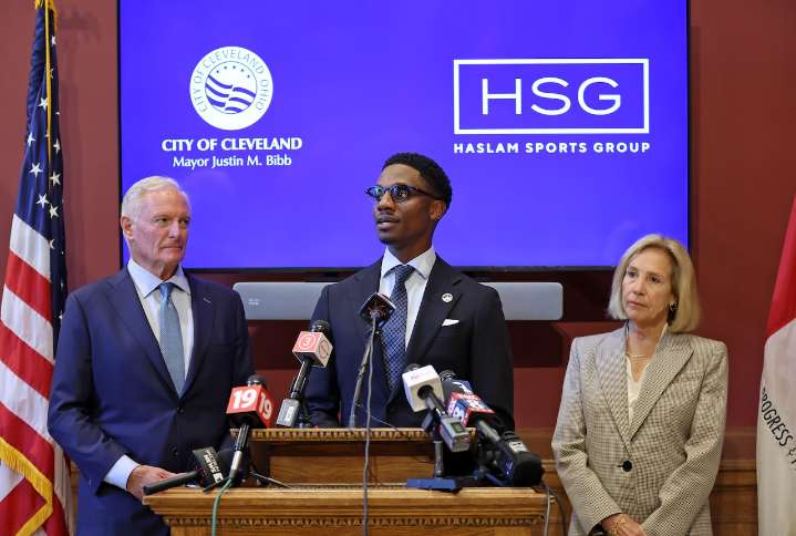 Browns and Cleveland make peace, reach $100M deal to move stadium to Brook Park