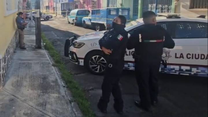 Abandonan cadáver semidesnudo de una mujer a unas cuadras del zócalo de Puebla