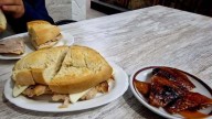 El bar al que debes ir sí o sí en Gran Canaria: abierto desde 1960 y tiene el bocadillo de pata más famosos de Canarias