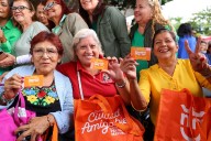 Zapopan entrega 500 tarjetas de beneficios a personas mayores