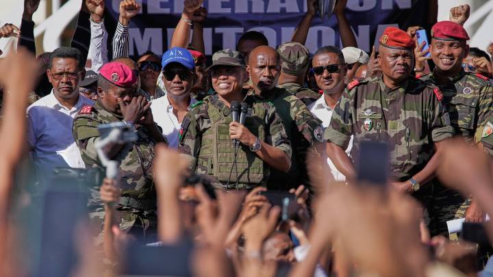 Los militares se hacen con el poder en Madagascar tras la huida del presidente
