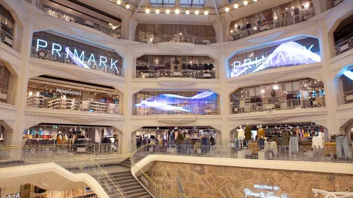 Primark cumple 10 años en la madrileña Gran Vía, su segunda tienda más grande del mundo