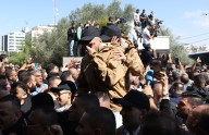 Liberan a rehenes vivos y prisioneros palestinos como parte del alto el fuego en Gaza