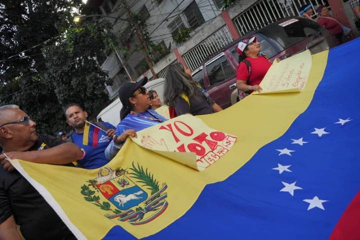 Presidente reafirma defensa de paz y venezolanidad como valores