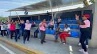 Enseñan las técnicas del autoexamen mamario en bailoterapia