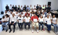 Entrega Blanca Merari constancias del tercer curso de manejo teórico y práctico