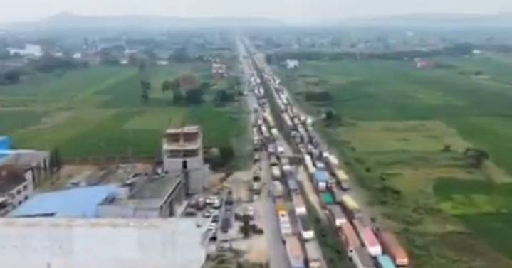 Traffic on Delhi-Kolkata highway crawls for 4 days in Bihar