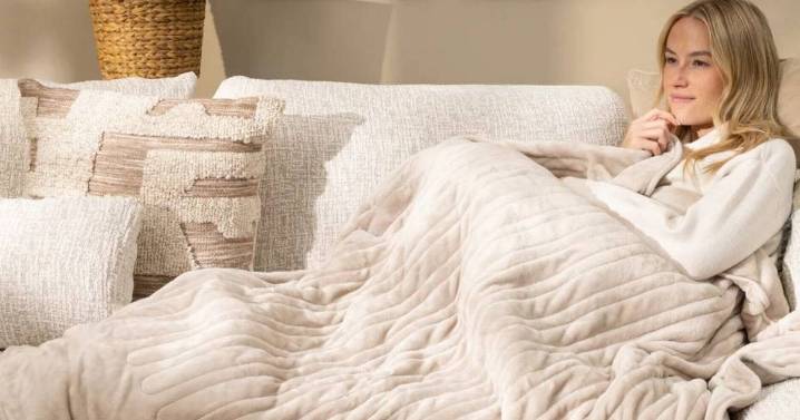Cosy heated blanket with 48% off is a 'game-changer' as London braces for stormy weather
