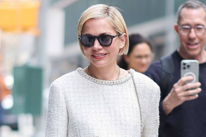 Michelle Williams Wore the Retro Jeans a Stylist Recommends for Fall