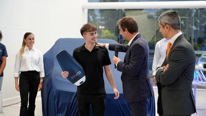 Se entregaron en Pilar los primeros autos eléctricos BYD de la Argentina