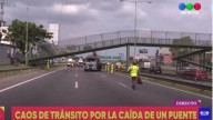 Un camión chocó y provocó el derrumbe de un puente peatonal sobre la avenida General Paz