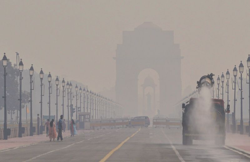 Delhi chokes day after Diwali, air quality plunges into ‘severe’ category, worst in 4 years