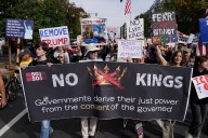 Ciudadanos de EEUU hartos de Trump manifiestan en su contra bajo el lema “No Kings”