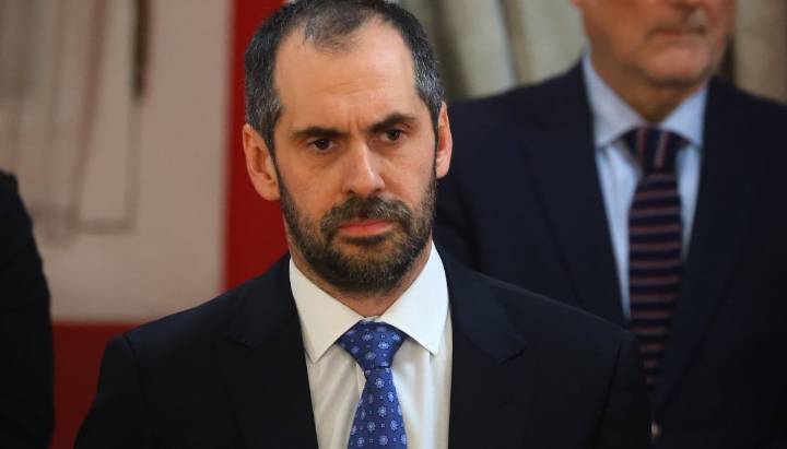 Ministro Grau defendió crítica de Presidente Boric a propuesta de recorte fiscal de Kast: "Dónde va a sacar esos recursos"