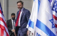 JD Vance, llega a Israel para apuntalar el frágil alto el fuego en Gaza