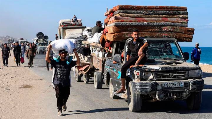 Más de medio millón de personas regresan a Ciudad de Gaza tras la entrada en vigor…