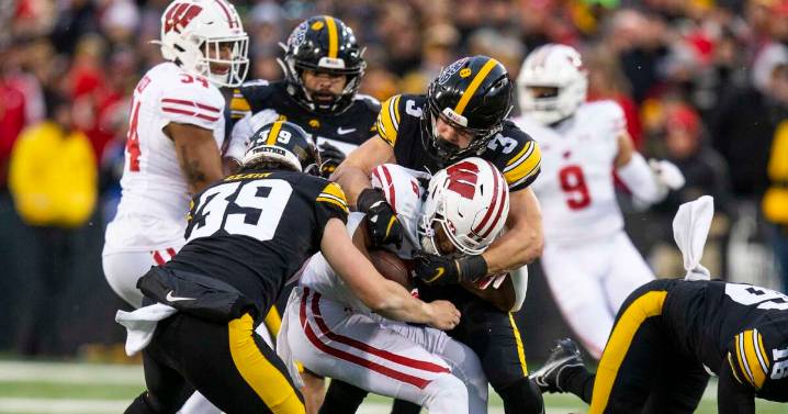 Iowa vs. Wisconsin football live updates, where to watch, score and analysis