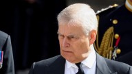 Presionado por los escándalos, el príncipe Andrés renunció a todos sus títulos en la corona británica