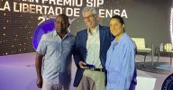 Periodista colombiano Daniel Coronell recibe el Premio a la Libertad de Prensa de la SIP
