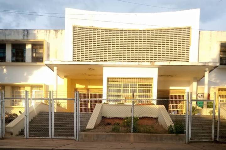 Abandono estadal pone en riesgo continuidad de la escuela Dr. Columbo Silva