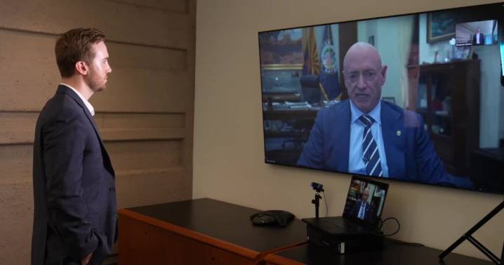 Senator Kelly calls for immediate talks to end government shutdown