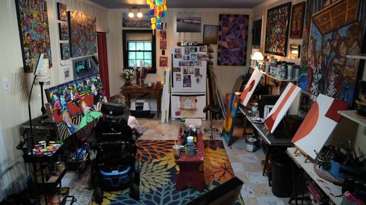 Henrico artist refuses to let multiple sclerosis stop her creativity