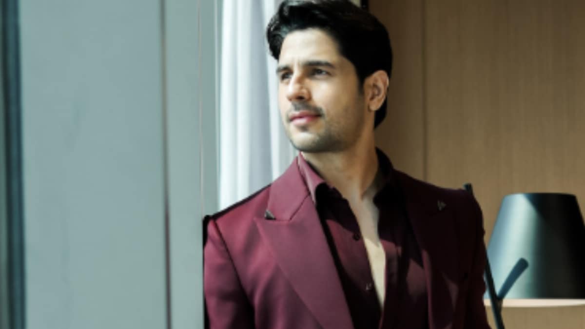 Sidharth Malhotra, After Celebrating Diwali With Family, Turns Work Mode On In Dubai