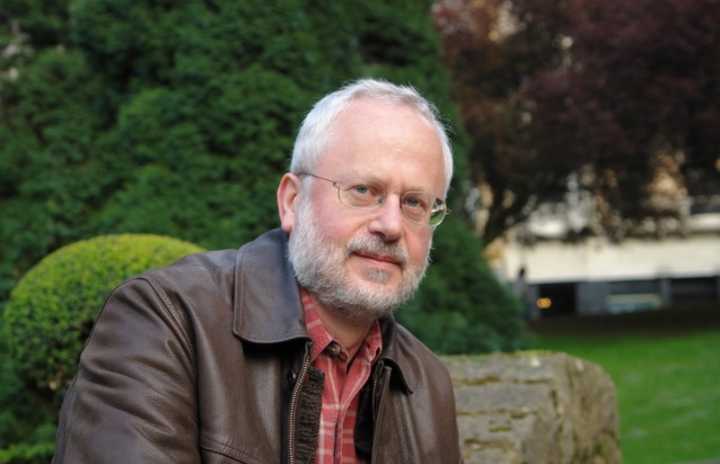 Roberto González-Quevedo, antropólogo: «La cultura está cambiando, pero la identidad del otoño asturiano sigue estando viva»