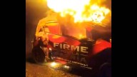 Incendian vehículo con publicidad de Abelardo De la Espriella en carretera de Arauca