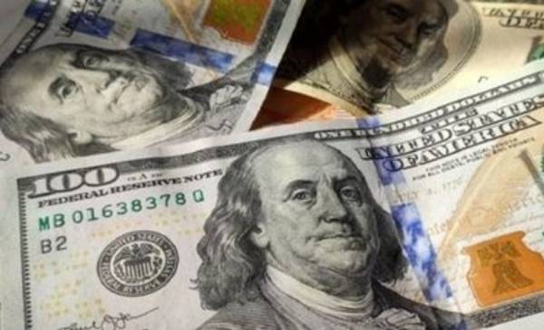 Retrocedió fuerte el riesgo país y los dólares casi no tuvieron cambios