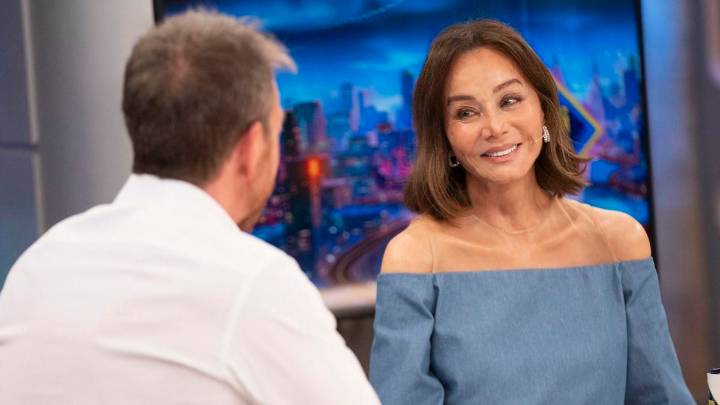 Isabel Preysler emociona en 'El hormiguero' al abrir su vida como nunca para presentar sus memorias: "Me tuve que casar embarazada"