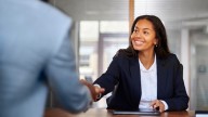Si busca un primer trabajo, estas oportunidades podrían ser de su interés