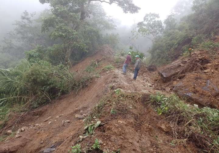 Sigue incomunicada la Sierra Negra debido a derrumbes causados por las lluvias, ya hay damnificados