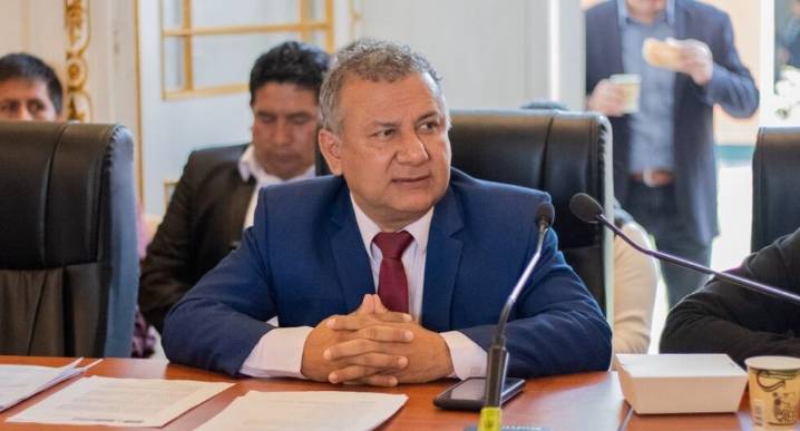 Ever Cadenillas tilda de “reciclado” a Jorge del Castillo