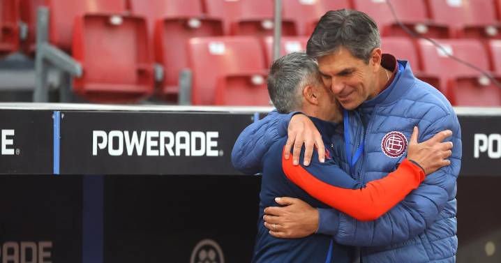 El potente gesto de Mauricio Pellegrino con Gustavo Álvarez tras la eliminación de la U en la Sudamericana