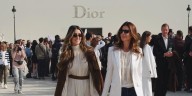 Juliana Awada y Valentina Barbier deslumbraron en París: moda, lujo y complicidad en el desfile de Dior